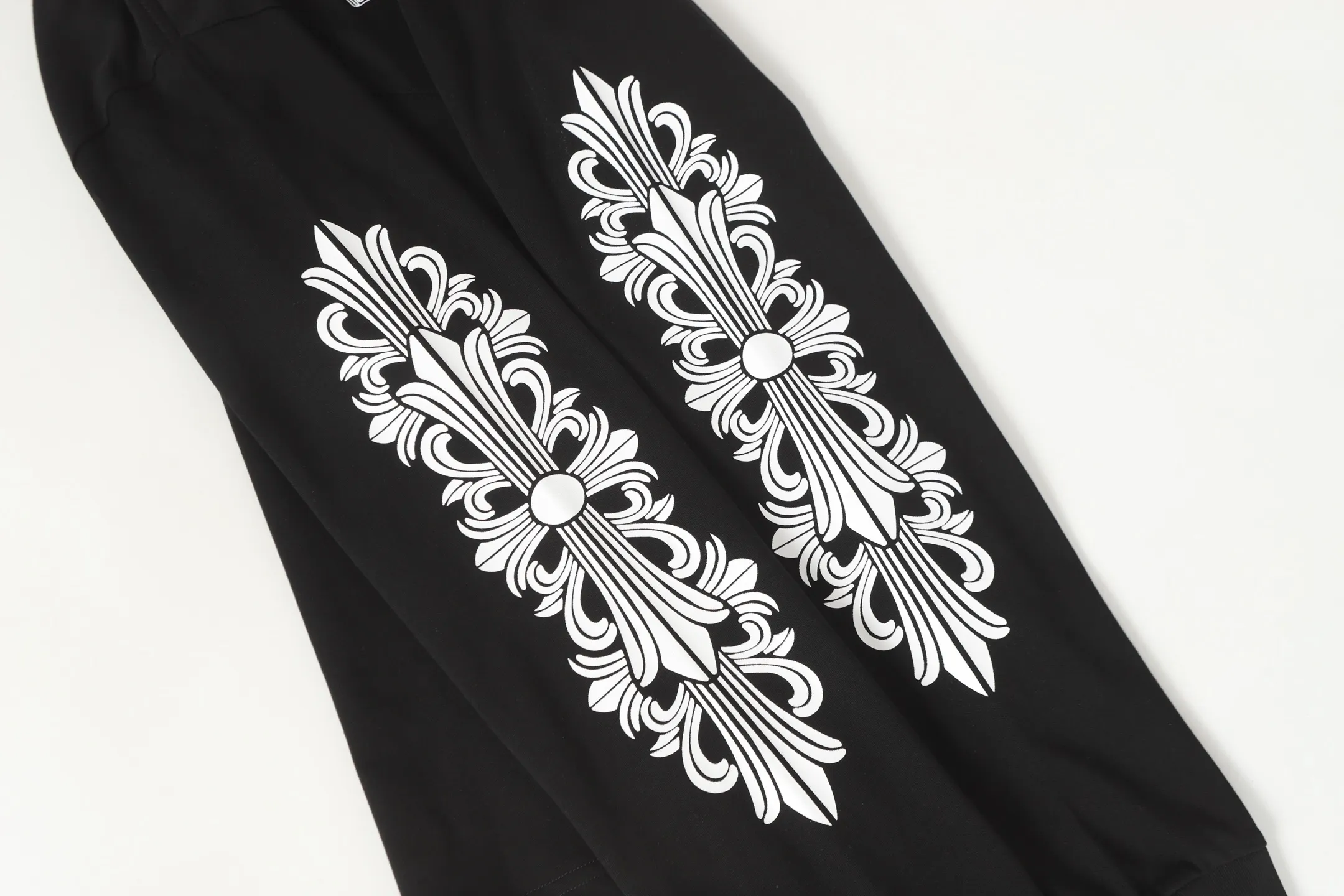 P160 #K2117 cross-border model. Those who pursue quality, please do not place an order. -Chrome Hearts/Chrome Hearts 23ss Sanskrit printed popular long-sleeved T-shirt -High weight, high density and high quality. The wool is soft, delicate and skin-friendly. It feels soft and silky. It has excellent warmth and skin-friendly properties. XL